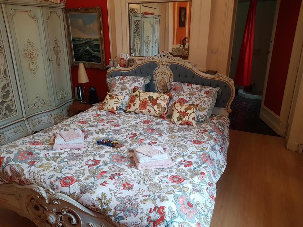 Chateau Lambert Moulinsart Hotel, Shuttle Airport, Long Term Parking, Snooker, Large Terrasse, Dinner, Breakfast Hotel Charleroi