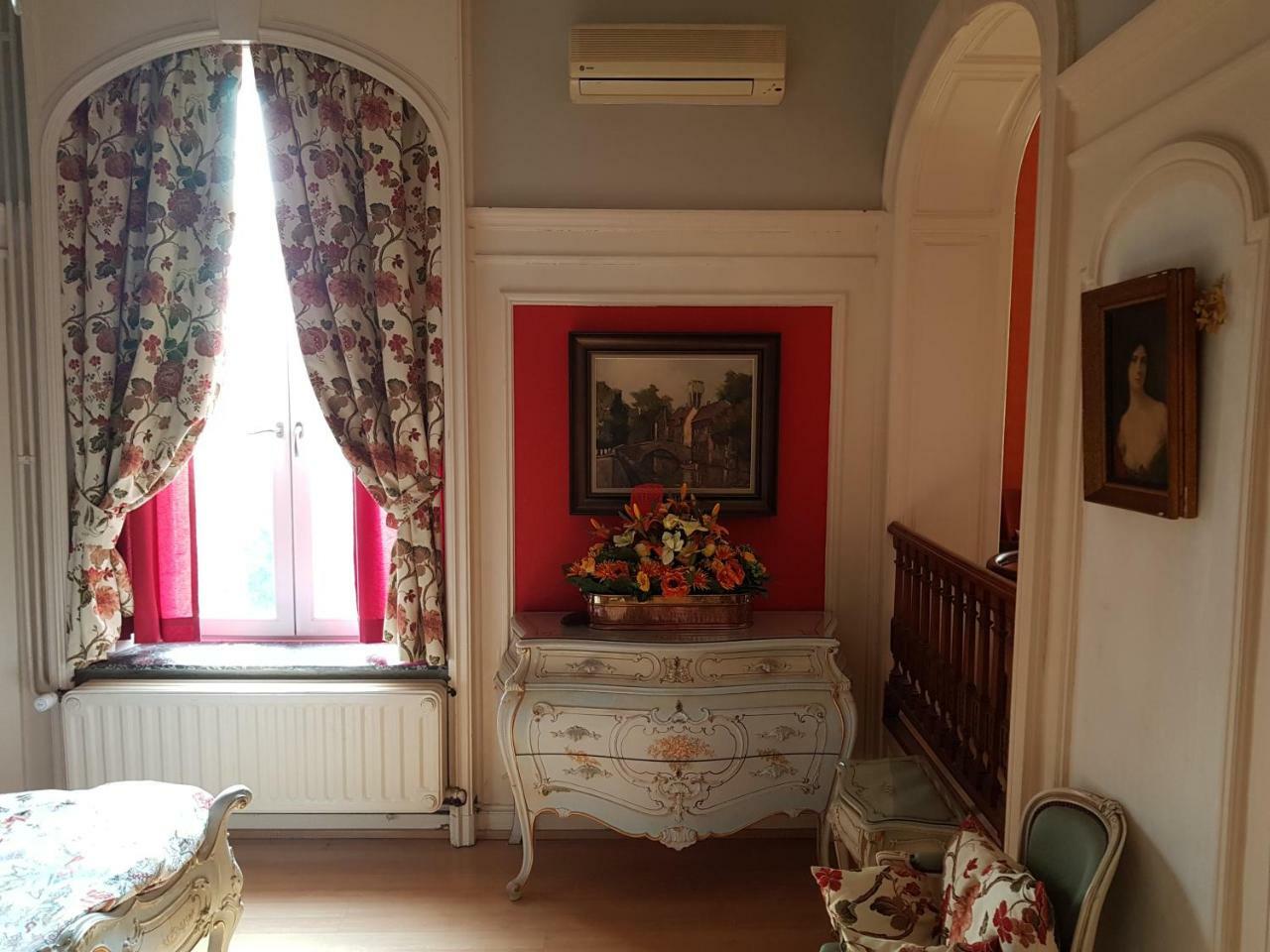 Chateau Lambert Moulinsart Hotel, Shuttle Airport, Long Term Parking, Snooker, Large Terrasse, Dinner, Breakfast Hotel Charleroi